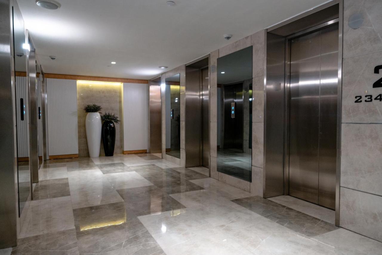 Orbi City - Aparthotel Near The Beach 巴统 外观 照片